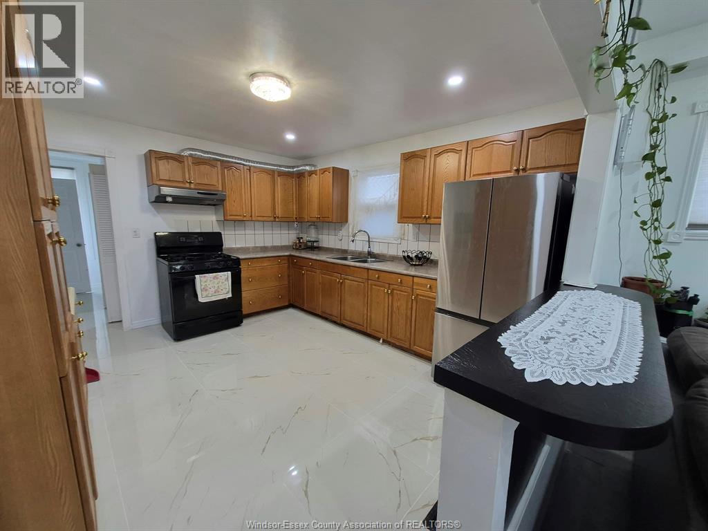947 Elsmere Property Photo 5
