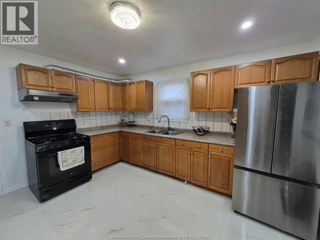 947 Elsmere Property Photo 6
