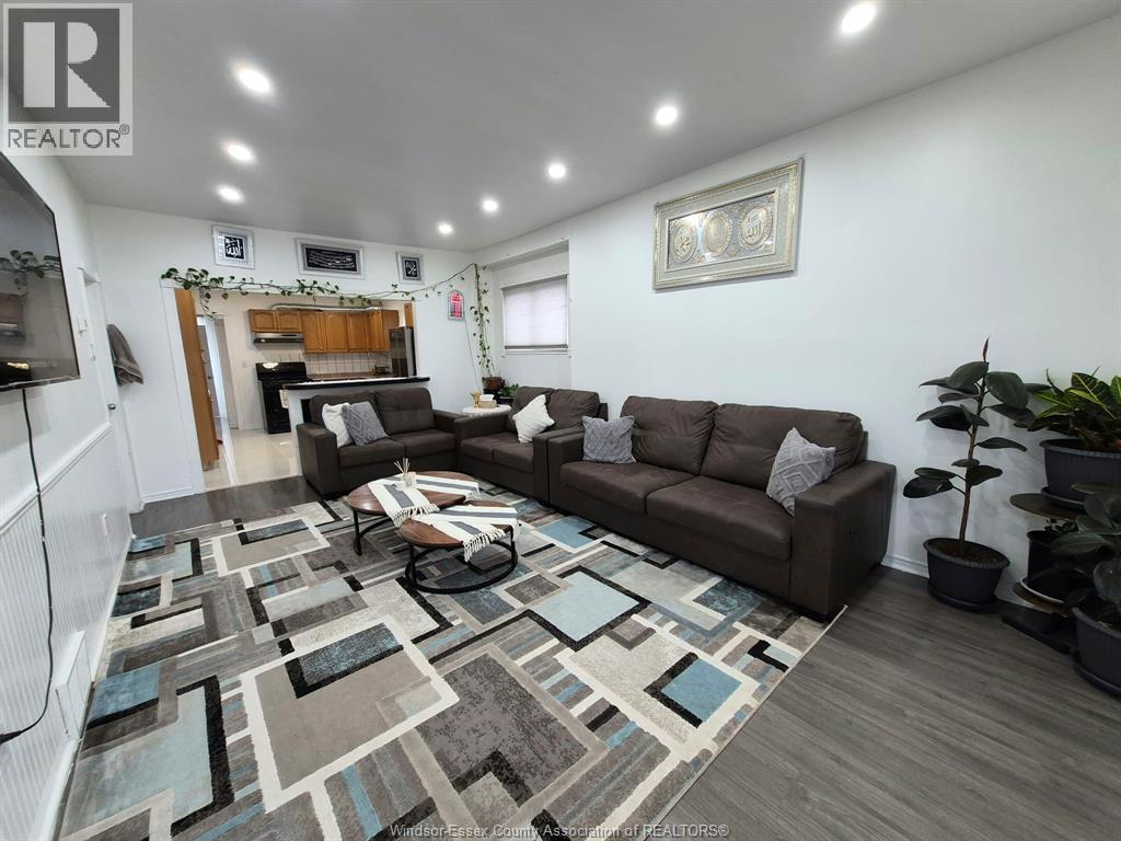 947 Elsmere Property Photo 8