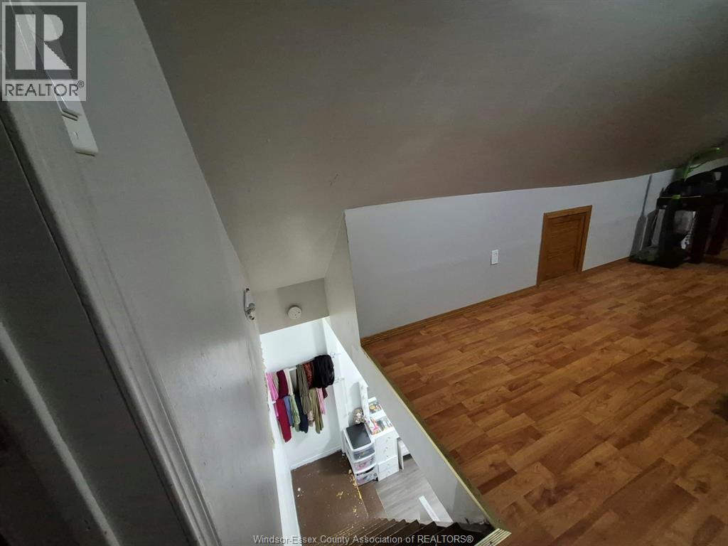 947 Elsmere Property Photo 13