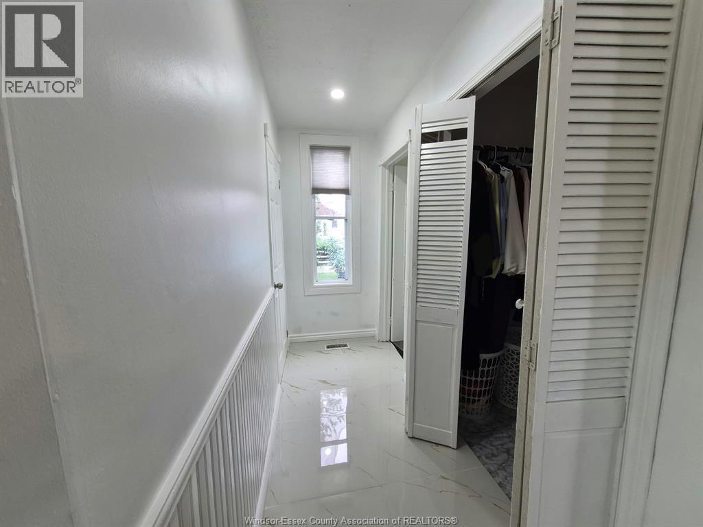 947 Elsmere Property Photo 15