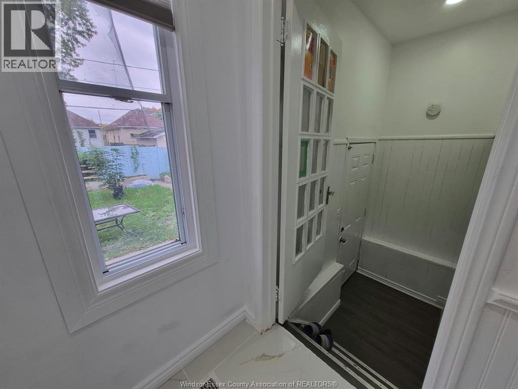 947 Elsmere Property Photo 16