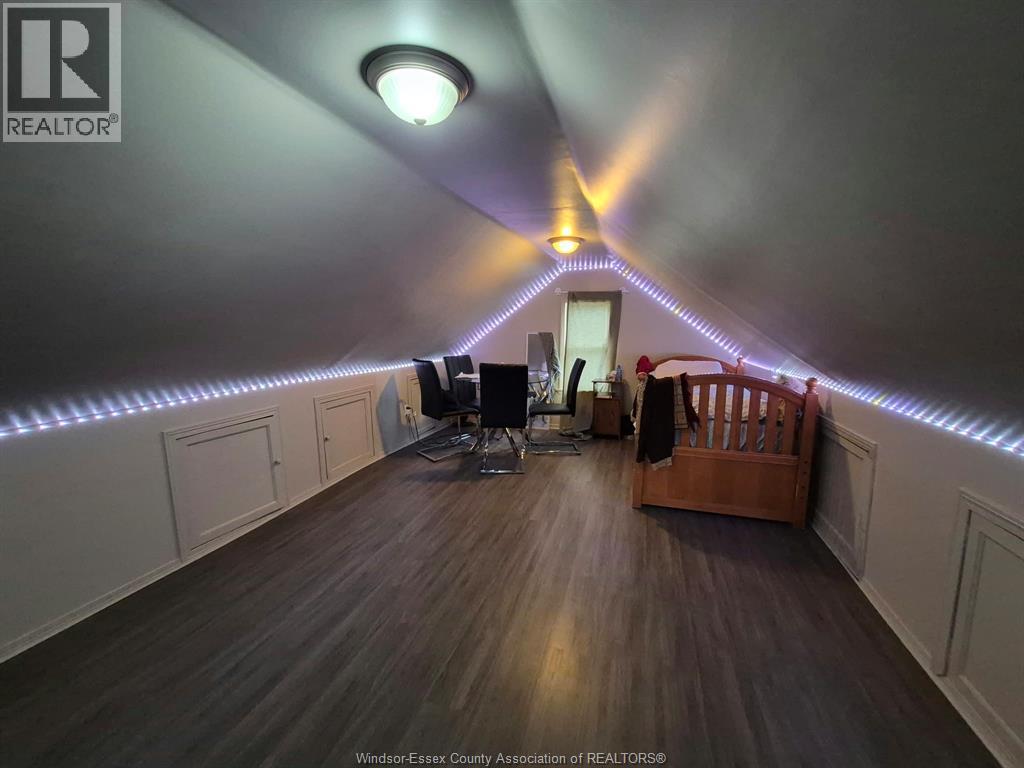 947 Elsmere Property Photo 19