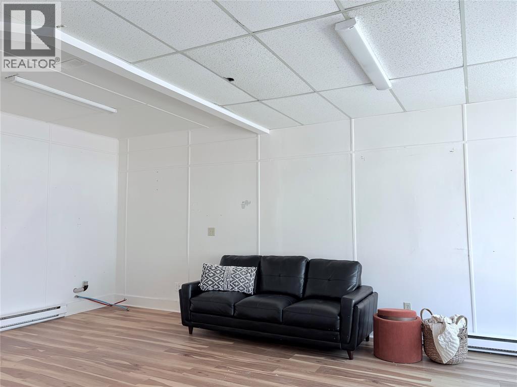 647 Broadway Street Unit# Unit B Property Photo 4