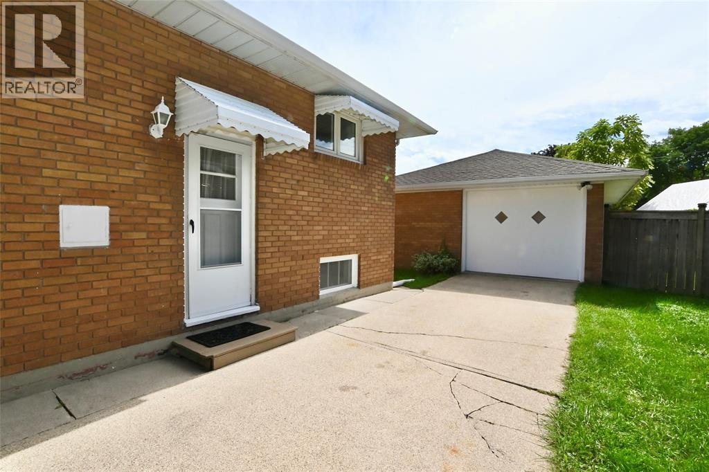 279 Cameron Street Property Photo 3
