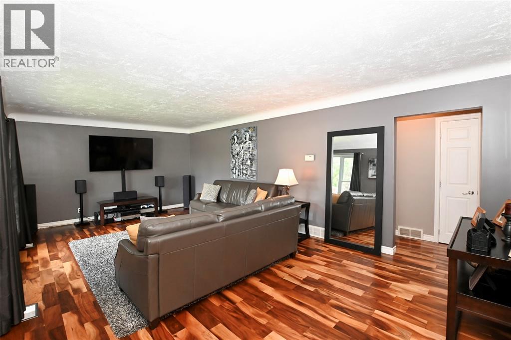 279 Cameron Street Property Photo 12