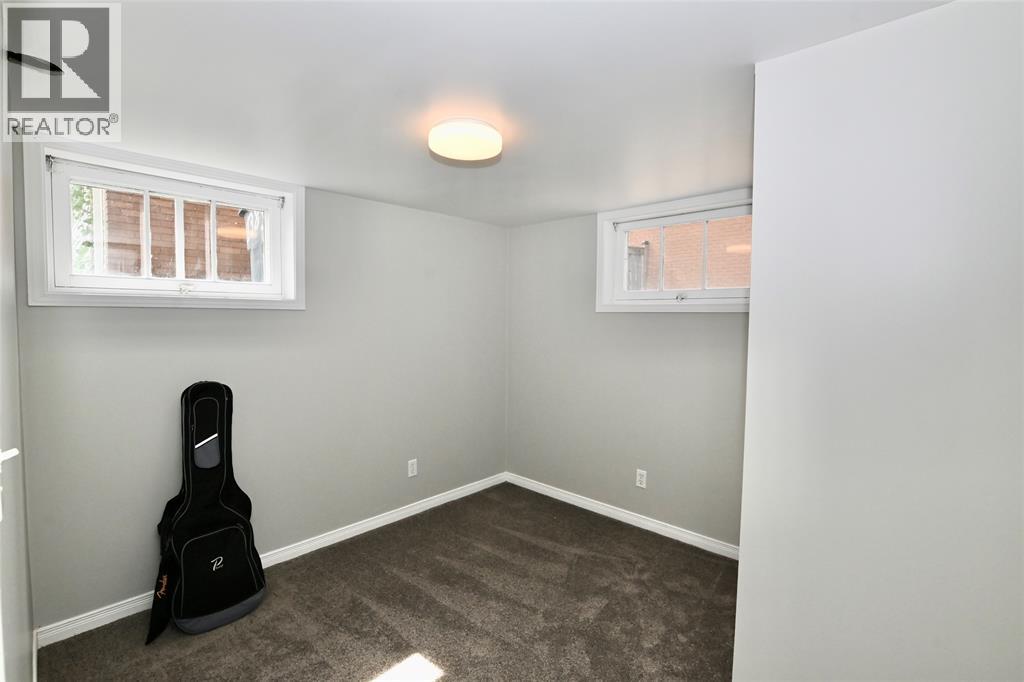 279 Cameron Street Property Photo 29