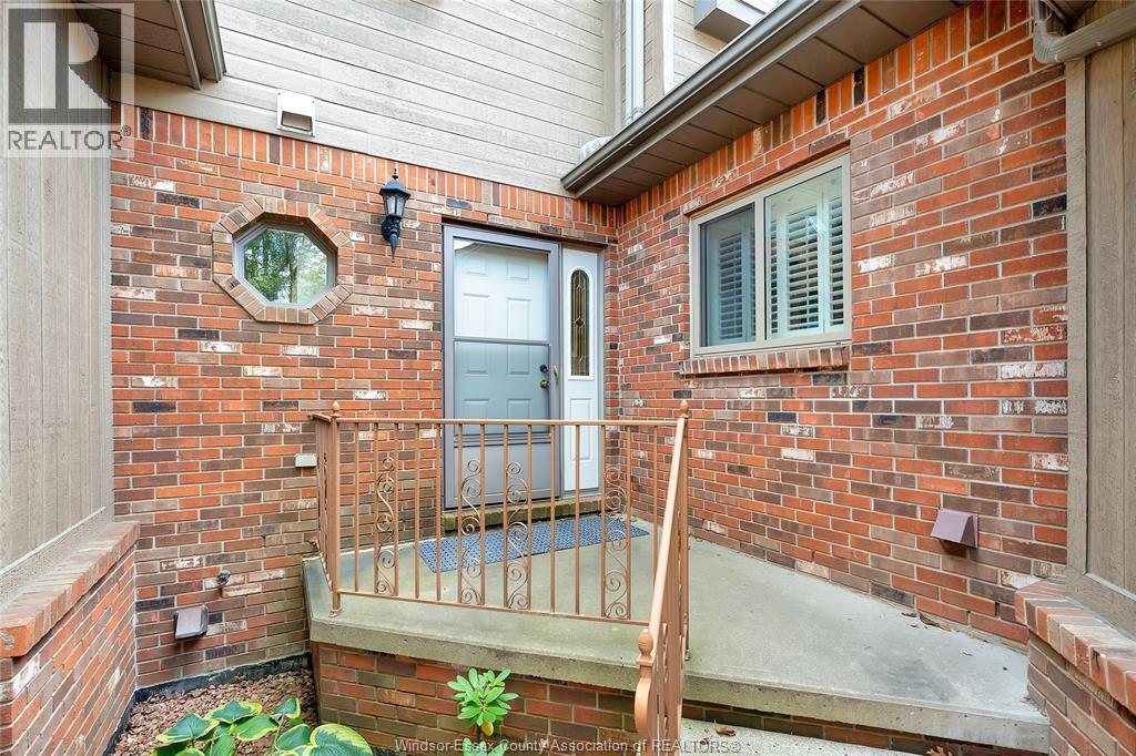 65 Fairway Crescent Unit# 4 Property Photo 2