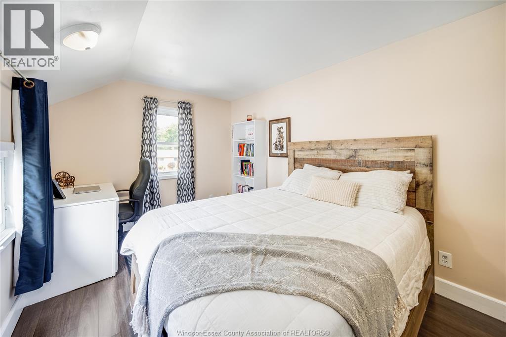 90 Victoria Property Photo 28
