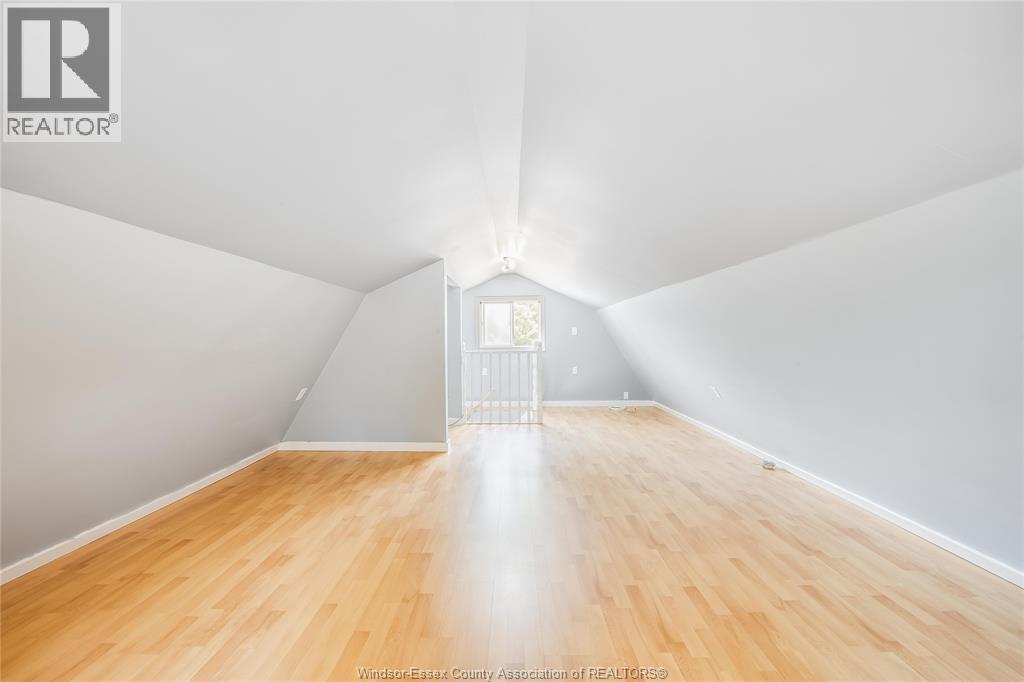 90 Victoria Property Photo 38