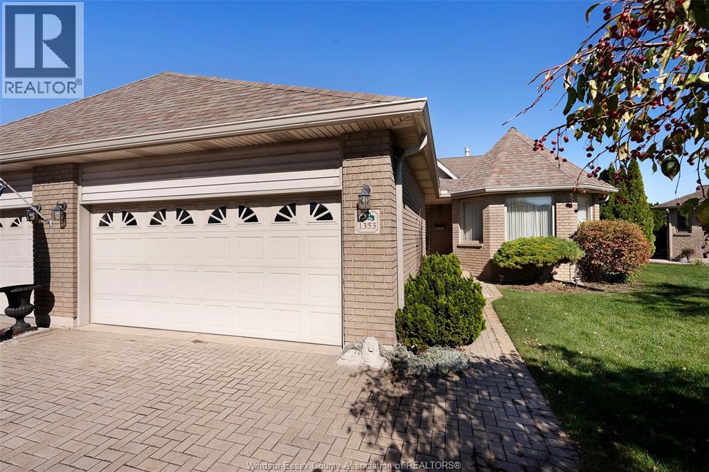 1353 Imperial Crescent Property Photo 4