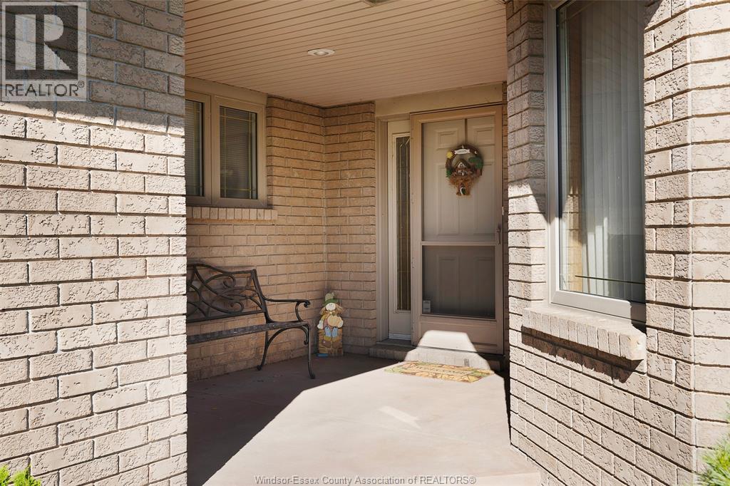 1353 Imperial Crescent Property Photo 6