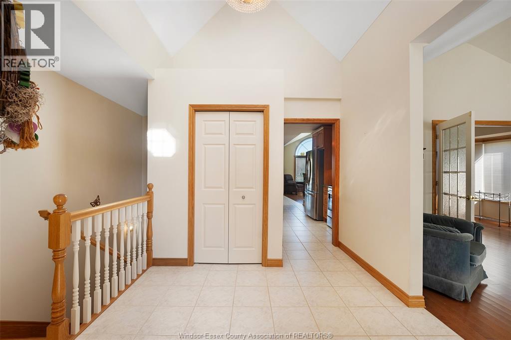 1353 Imperial Crescent Property Photo 7