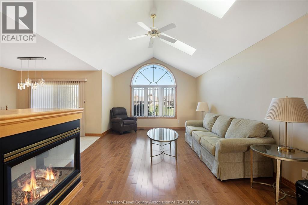 1353 Imperial Crescent Property Photo 12