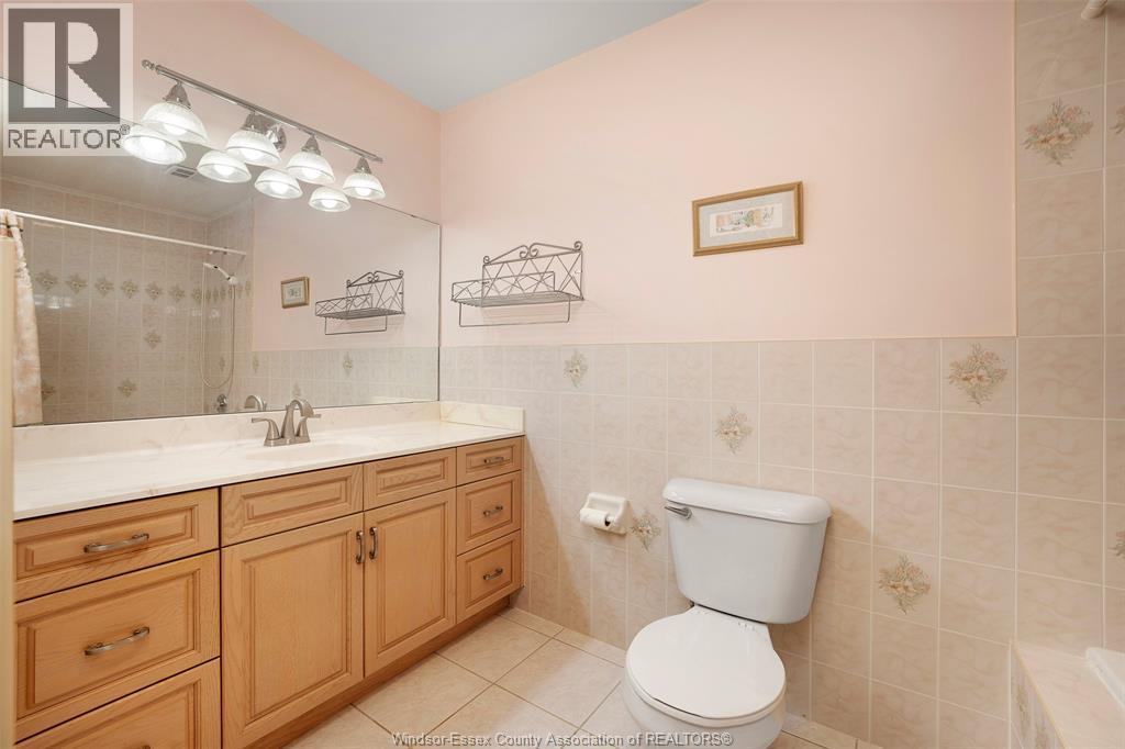 1353 Imperial Crescent Property Photo 22