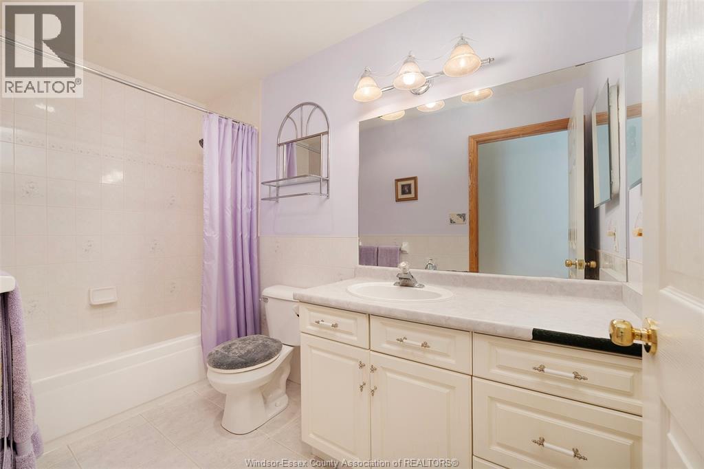 1353 Imperial Crescent Property Photo 25