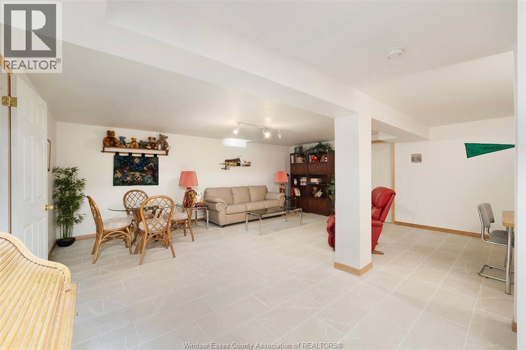 1353 Imperial Crescent Property Photo 26