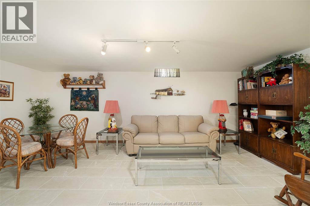 1353 Imperial Crescent Property Photo 27