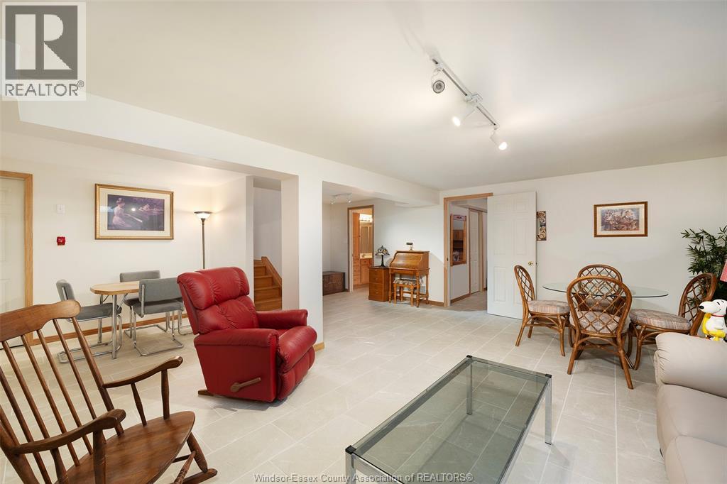 1353 Imperial Crescent Property Photo 28