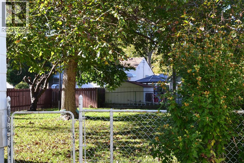 1929 Ellrose Property Photo 4