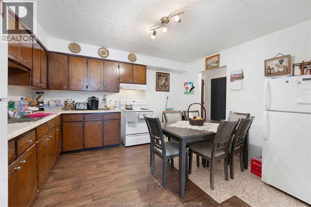 995 Elsmere Property Photo 14
