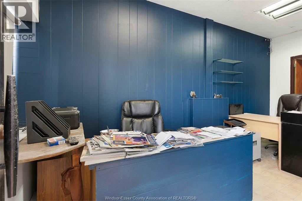 995 Elsmere Property Photo 21