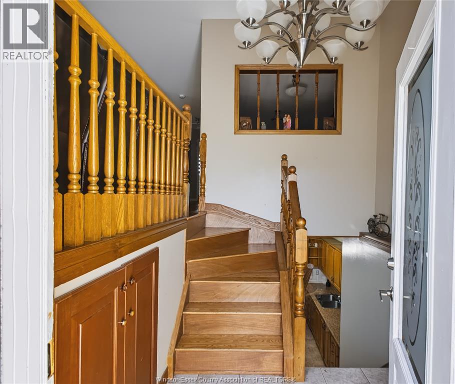 726 Sandison Property Photo 4