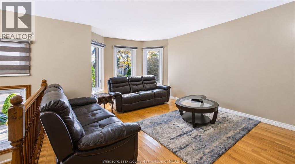 726 Sandison Property Photo 5
