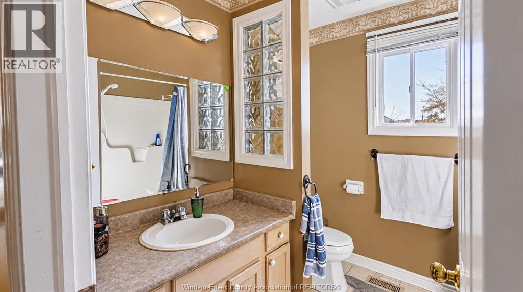 726 Sandison Property Photo 33