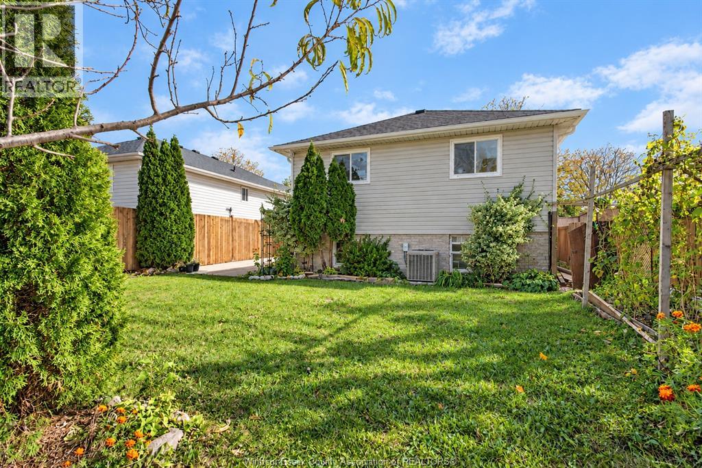 726 Sandison Property Photo 38