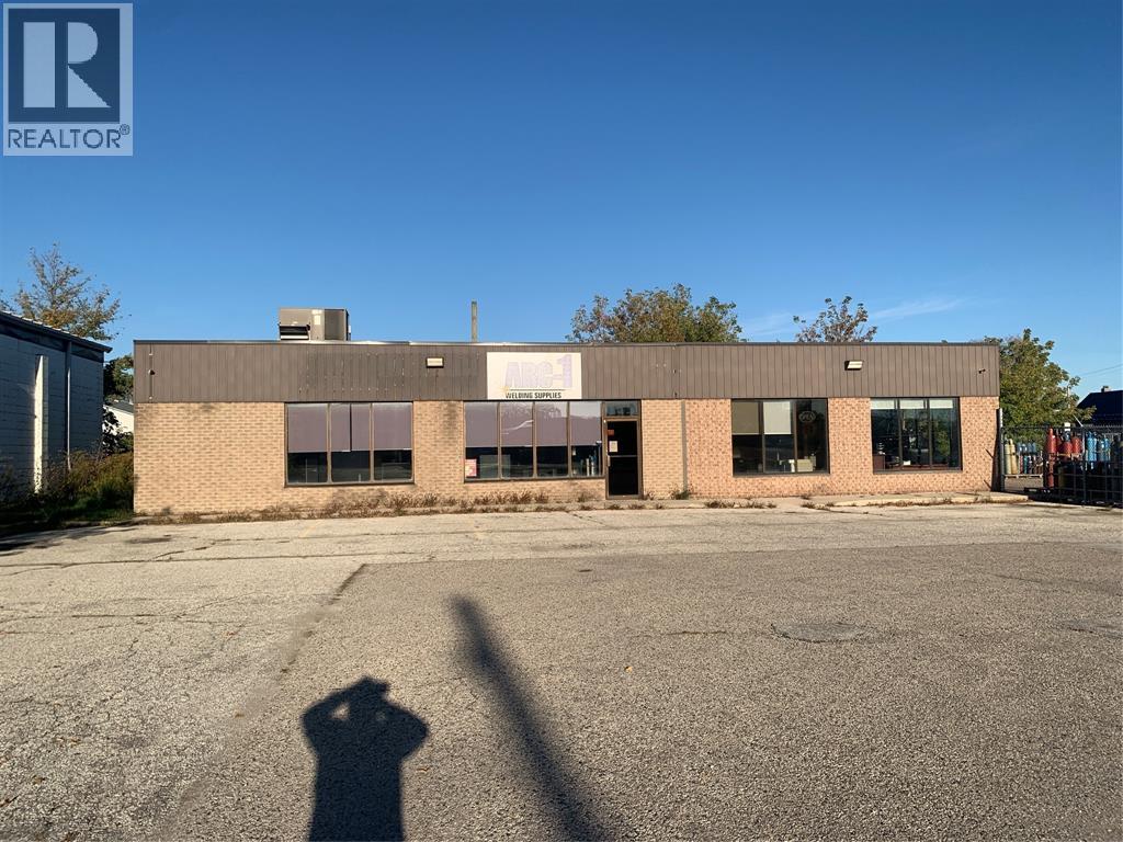 565 Vidal Street South Property Photo 4