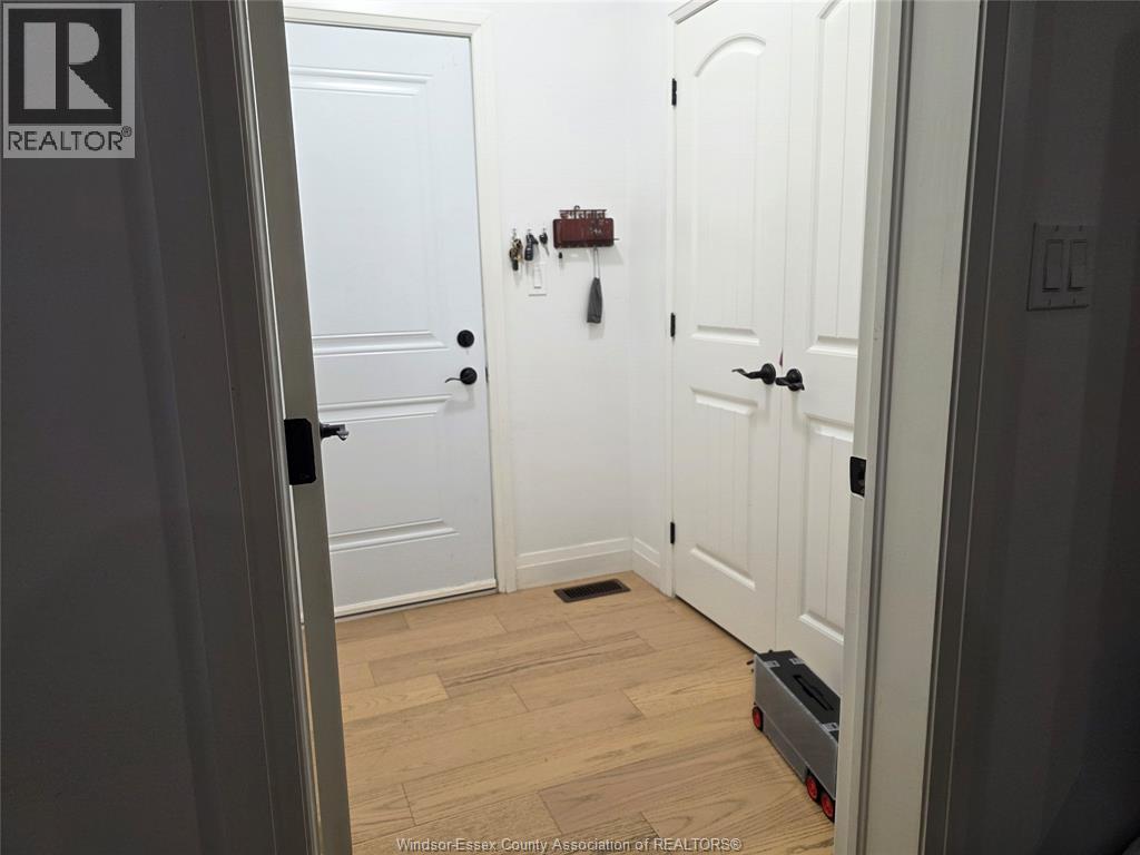 109 Kingsbridge Drive Property Photo 4