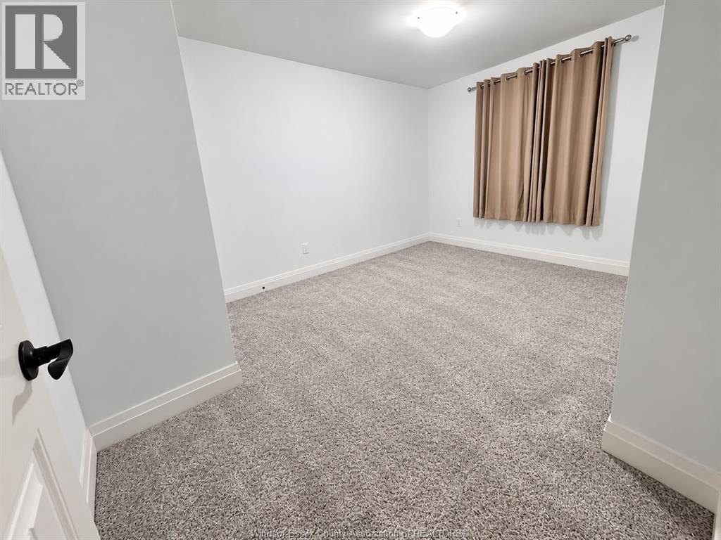 109 Kingsbridge Drive Property Photo 12