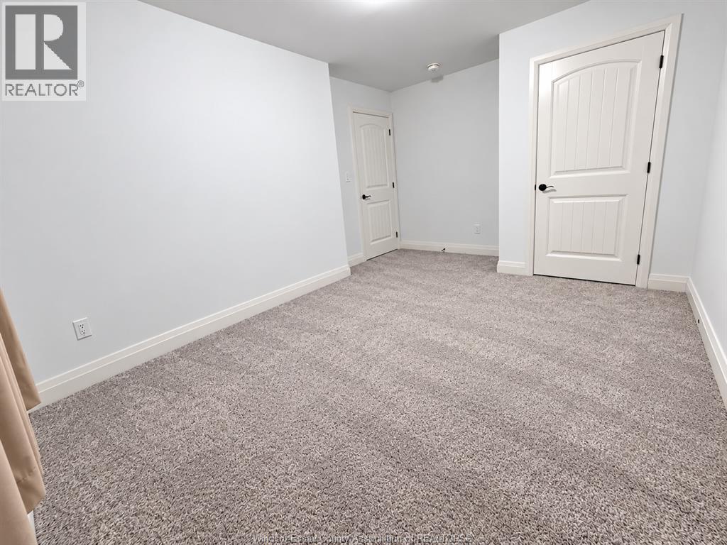 109 Kingsbridge Drive Property Photo 13