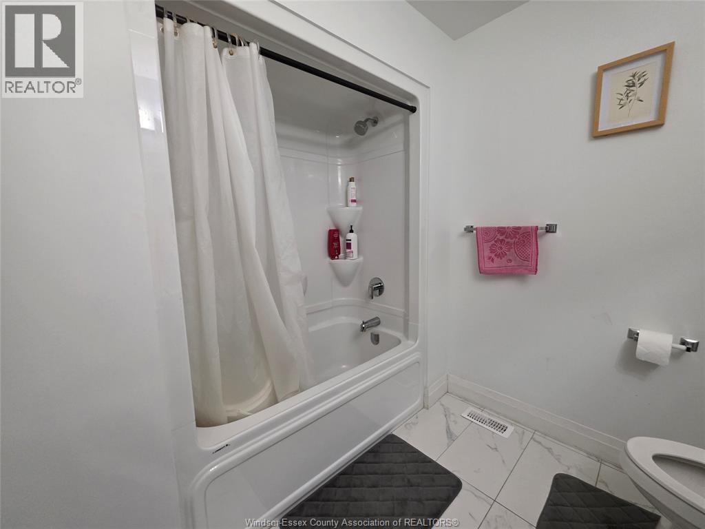 109 Kingsbridge Drive Property Photo 22