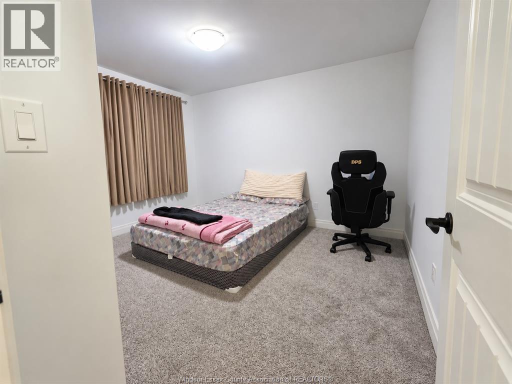 109 Kingsbridge Drive Property Photo 30