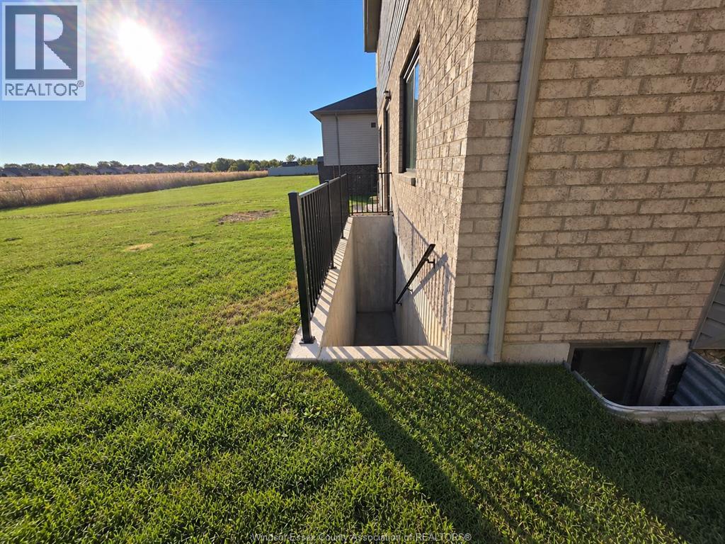 109 Kingsbridge Drive Property Photo 33