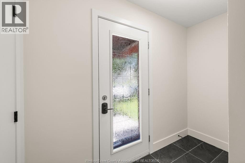 2594 Buckingham Property Photo 4