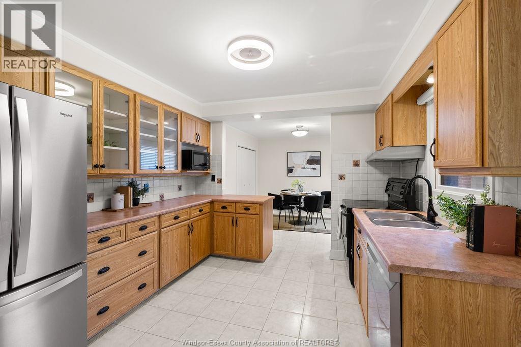 2594 Buckingham Property Photo 12