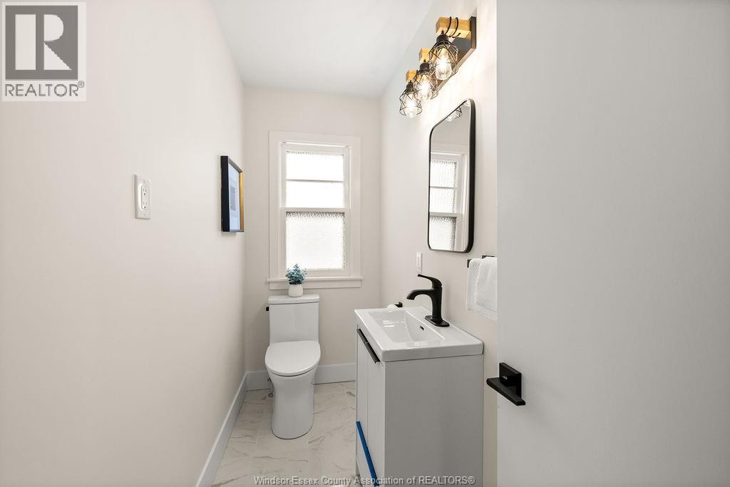 2594 Buckingham Property Photo 15