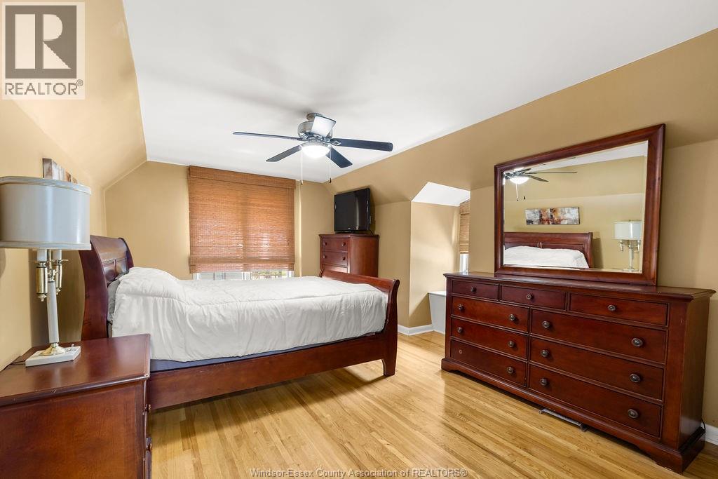 2594 Buckingham Property Photo 20