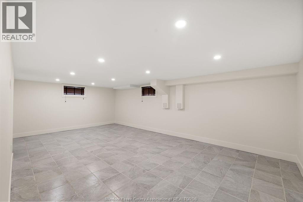 2594 Buckingham Property Photo 22