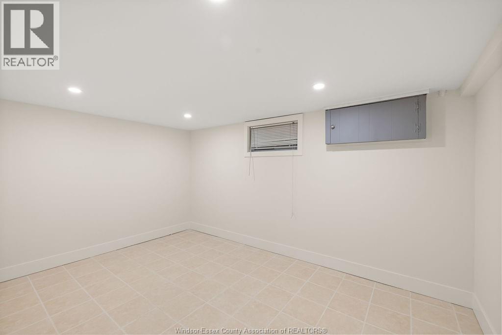 2594 Buckingham Property Photo 24