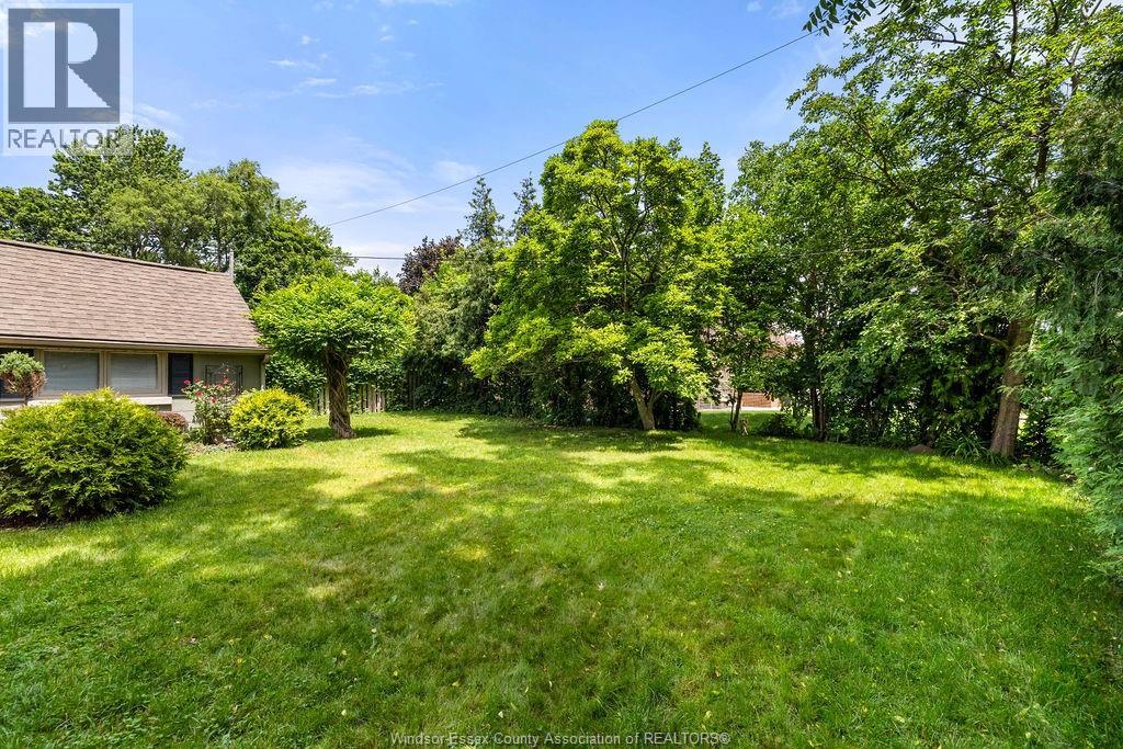 2594 Buckingham Property Photo 30
