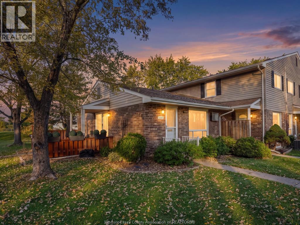 2949 Meadowbrook Lane Property Photo 1