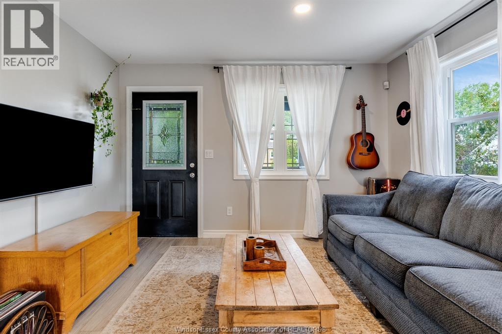 16 Parkdale Avenue Property Photo 6