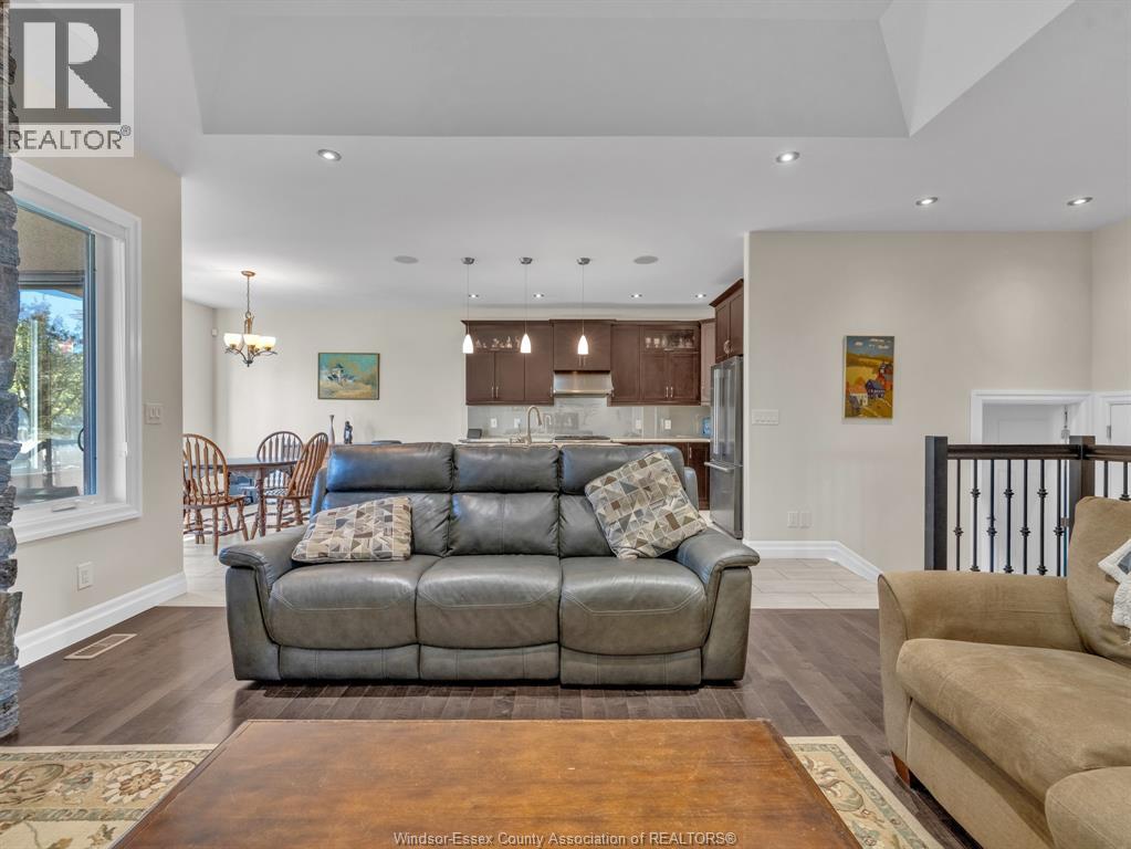 211 Robson Road Property Photo 6