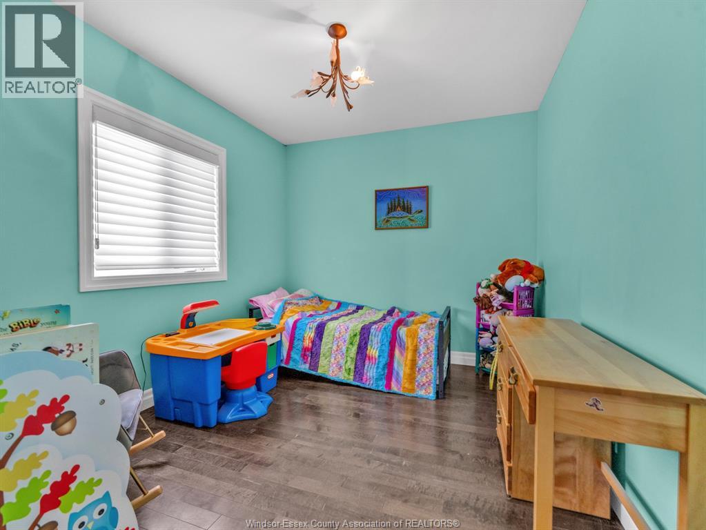 211 Robson Road Property Photo 22