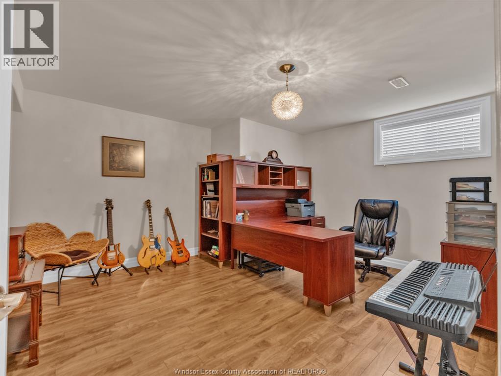 211 Robson Road Property Photo 33