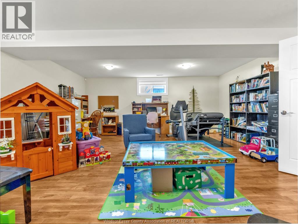 211 Robson Road Property Photo 40